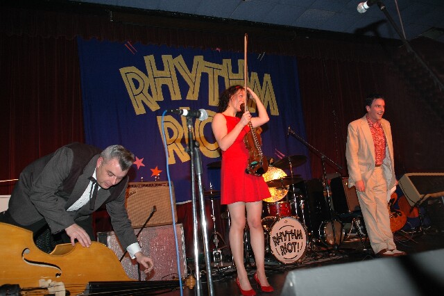 min 2006 11 24 riot 112